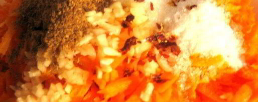 Шаг 9: моркови по-корейски с луком