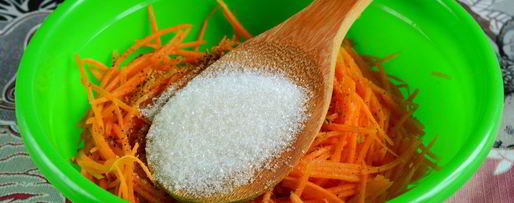 Шаг 1: моркови по-корейски с приправой