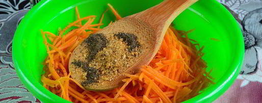 Шаг 2: моркови по-корейски с приправой