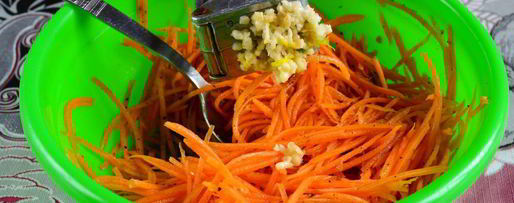 Шаг 5: моркови по-корейски с приправой