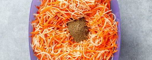 Шаг 8: моркови по-корейски с сельдереем