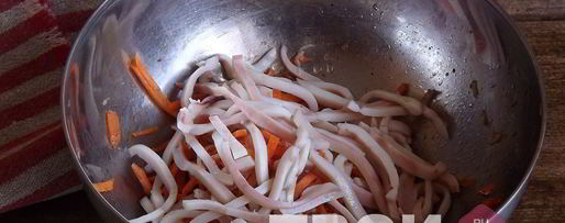 Шаг 2: моркови с кальмаром по-корейски