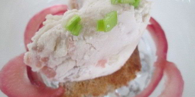 Рецепт мороженого-закуски с сельдью и маринованным луком