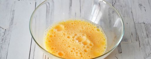 Шаг 3: французского омлета с начинкой из сыра и зеленью