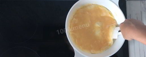 Шаг 6: французского омлета с начинкой из сыра и зеленью