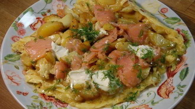 Рецепт Испанского омлета с картофелем, семгой и укропом