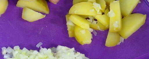 Шаг 2: испанского омлета с картофелем, семгой и укропом