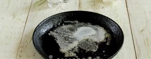 Шаг 4: омлета на сметане на сковороде