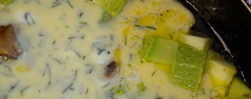 Шаг 3: омлета на сметане с шампиньонами и кабачками