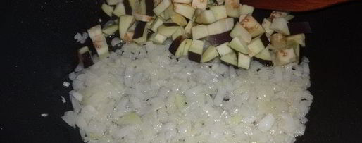 Шаг 1: омлета с баклажаном и помидорами