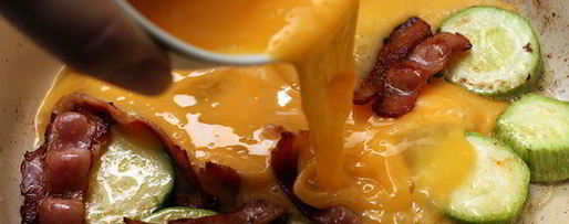 Шаг 2: омлета с беконом и кабачками