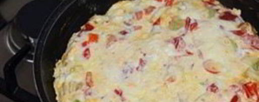 Шаг 4: омлета с брынзой и помидорами