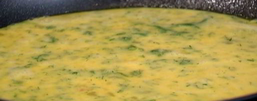 Шаг 5: омлета с форелью и укропом