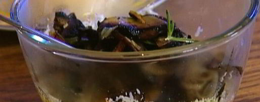 Шаг 10: омлета с грибами, руколой и голубым сыром