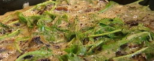 Шаг 13: омлета с грибами, руколой и голубым сыром