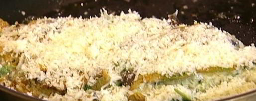 Шаг 15: омлета с грибами, руколой и голубым сыром