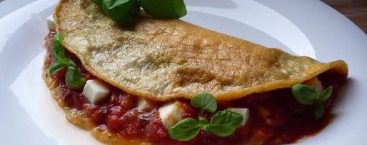 Шаг 2: омлета с помидорами и моцареллой