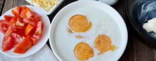 Шаг 1: омлета с помидорами