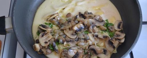 Шаг 5: омлета с сыром и грибами