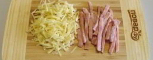 Шаг 3: омлета с ветчиной, грибами и сыром