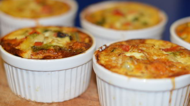 Рецепт Порционных омлетов со свининой и овощами