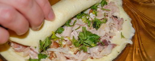 Шаг 4: рулетиков из омлета с курицей аппетитные