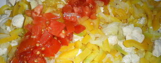 Шаг 1: сытного омлета с овощами и курицей