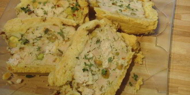 Рецепт куриного паштета с фисташками, запеченный в тесте