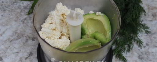 Шаг 2: паштета из авокадо и творога