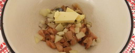 Шаг 1: паштета из молок слабосоленой сельди