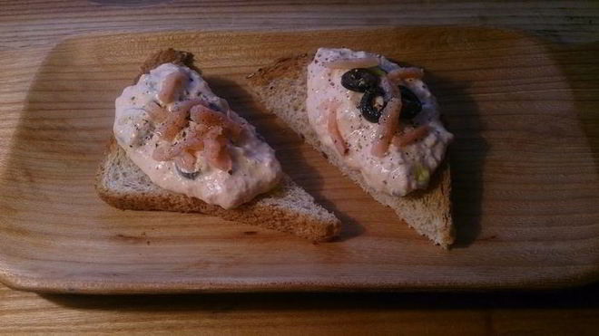 Рецепт Паштета из слабосоленой семги с томатами и маслинами