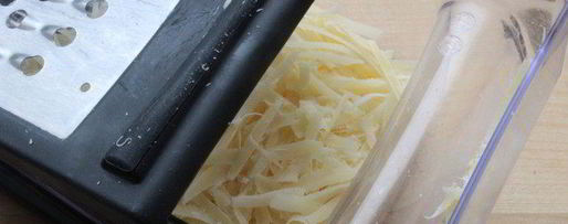 Шаг 2: паштета из сыра и томатов