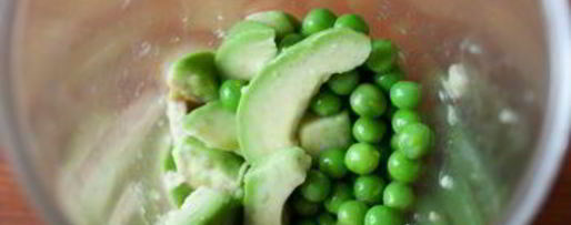 Шаг 2: паштета из зеленого горошка и авокадо с мятой