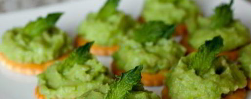 Шаг 5: паштета из зеленого горошка и авокадо с мятой