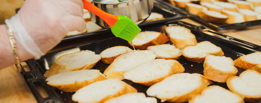 Шаг 9: паштета куриного на гренках