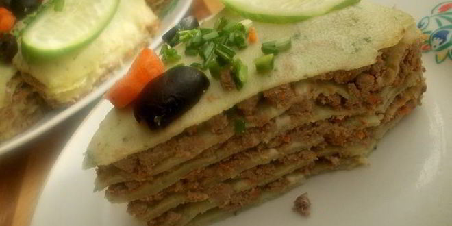 Рецепт блинного тортика с печенью и шпинатом