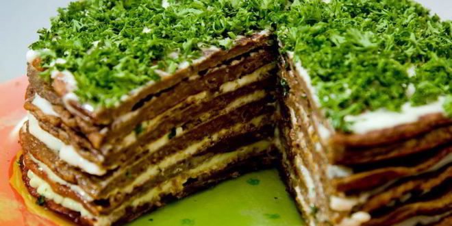 Рецепт печеночного торта с чесноком