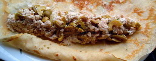 Шаг 8: блинных роллов с курицей и оливками