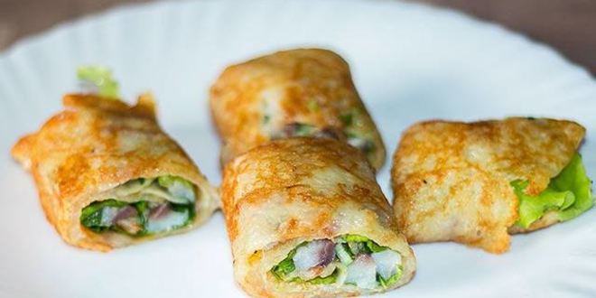 Рецепт картофельных роллов с сельдью и огурцом