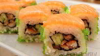 Рецепт Ролла с лососем, угрем и шиитаке