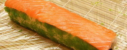 Шаг 13: ролла с лососем, угрем и шиитаке