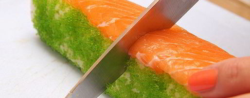 Шаг 14: ролла с лососем, угрем и шиитаке