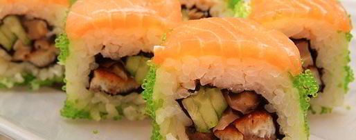 Шаг 15: ролла с лососем, угрем и шиитаке