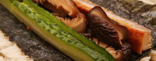 Шаг 6: ролла с лососем, угрем и шиитаке