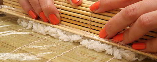 Шаг 8: ролла с лососем, угрем и шиитаке