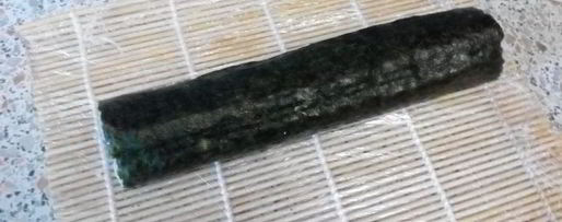 Шаг 2: ролла с огурцом и перцем