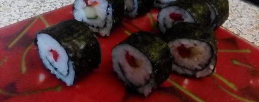 Шаг 3: ролла с огурцом и перцем