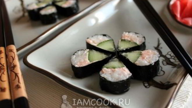 Рецепт Ролла Цветок с огурцом и лососевым маслом