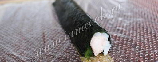 Шаг 5: ролла цветок с огурцом и лососевым маслом