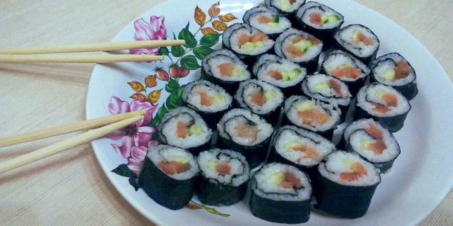 Рецепт роллов по-домашнему со слабосоленой семгой